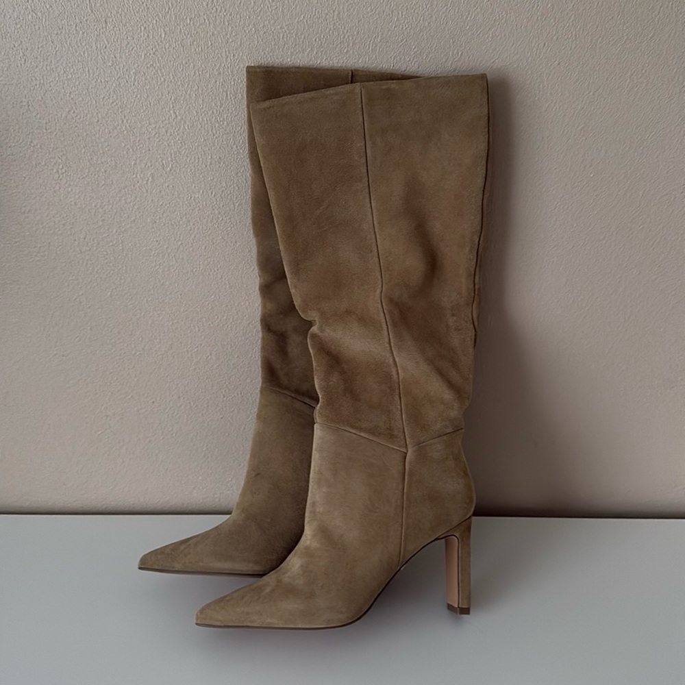 NA-KD Beige Suede Knee High Boots 7 (37)
Wide Calf